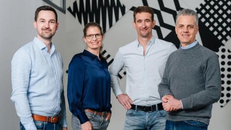 Aperto und ecx.io firmieren künftig unter IBM iX - Markus Dietrich, Tanja Waldeck, Kai Großmann und Holger Horn bilden das neue Führungs-Quartett von IBM iX in der DACH-Region - Foto: IBM iX